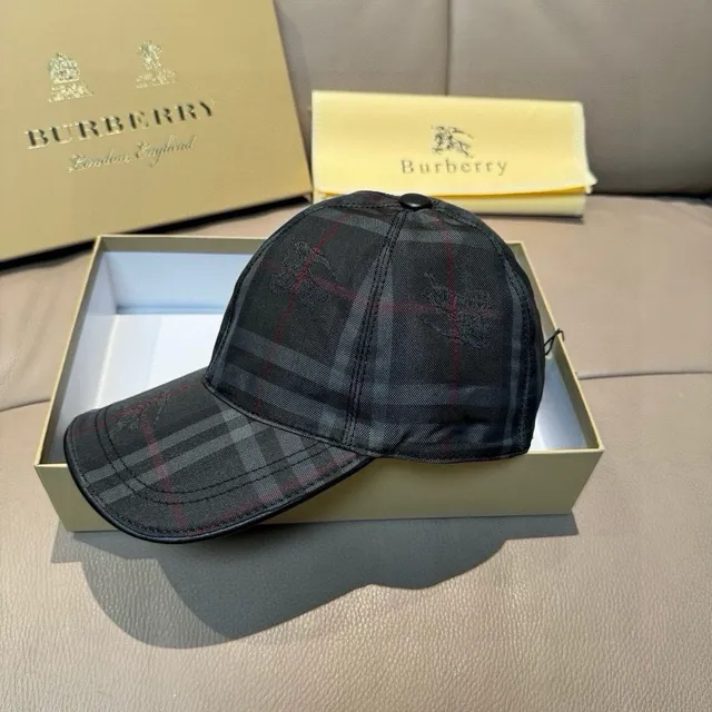 Burberry Patrón a cuadros Negro Gris Rojo Gorra de Béisbol 8