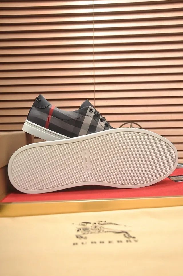 Burberry ধূসর কালো প্যানেল চেক প্যাটার্ন আপার কালো ধূসর কালারওয়ে লাইফস্টাইল স্নিকার্স 2