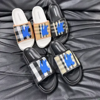 Burberry Knight Check नعाल زلق