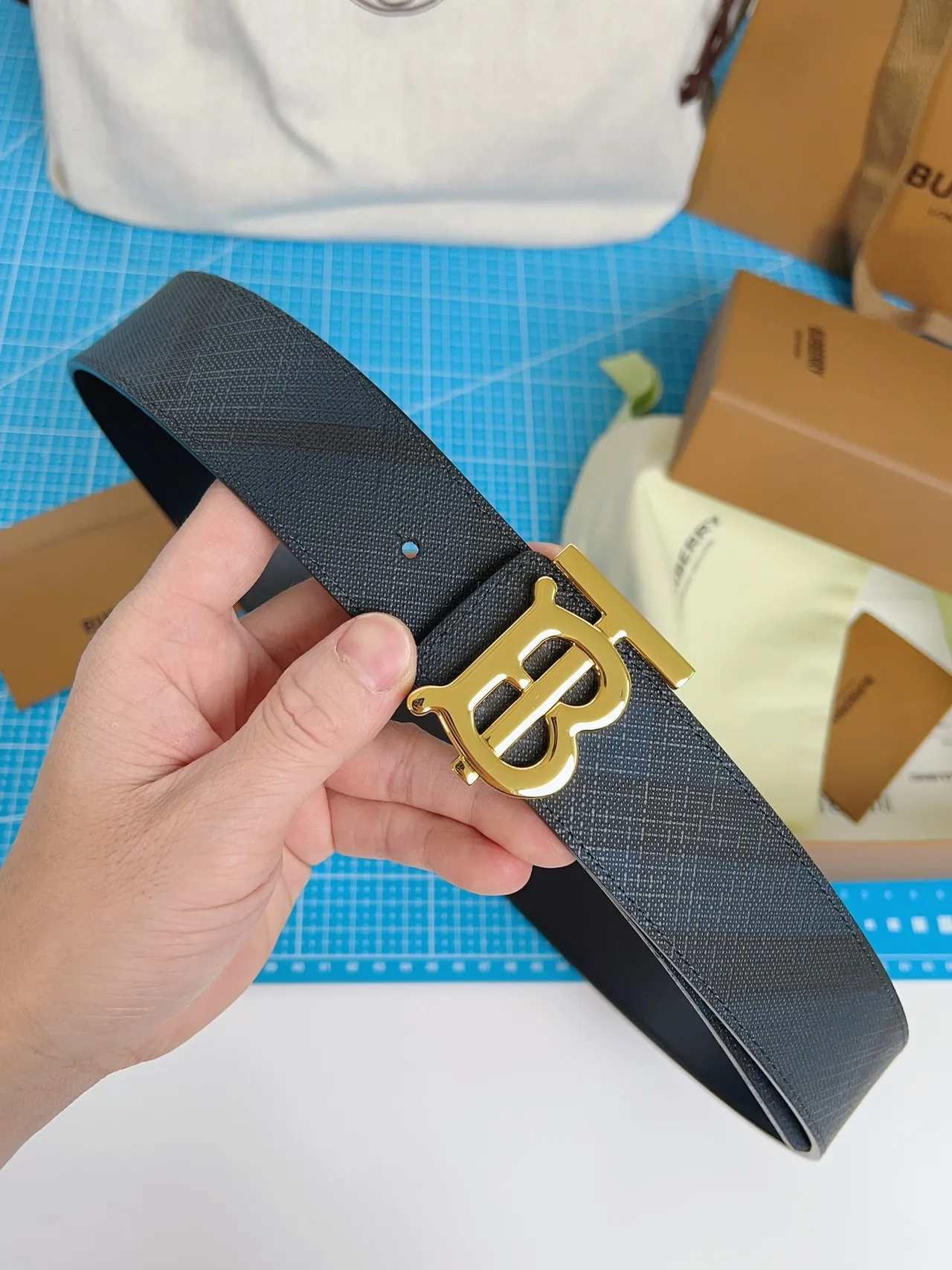 Burberry Knight Gold TB Monogram Navy Cinturón de cuero 2