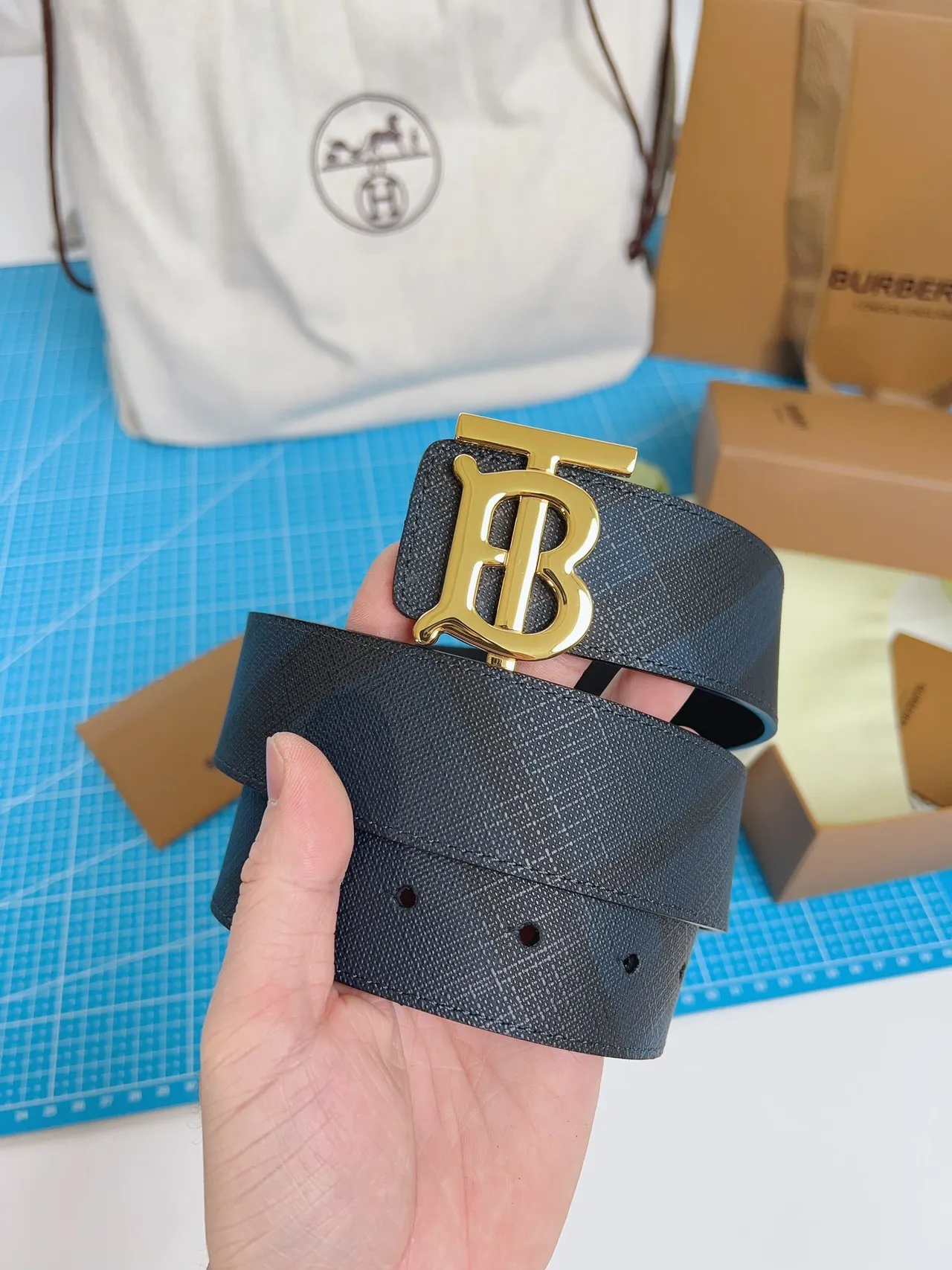 Burberry Knight Gold TB Monogram Navy Cinturón de cuero 3