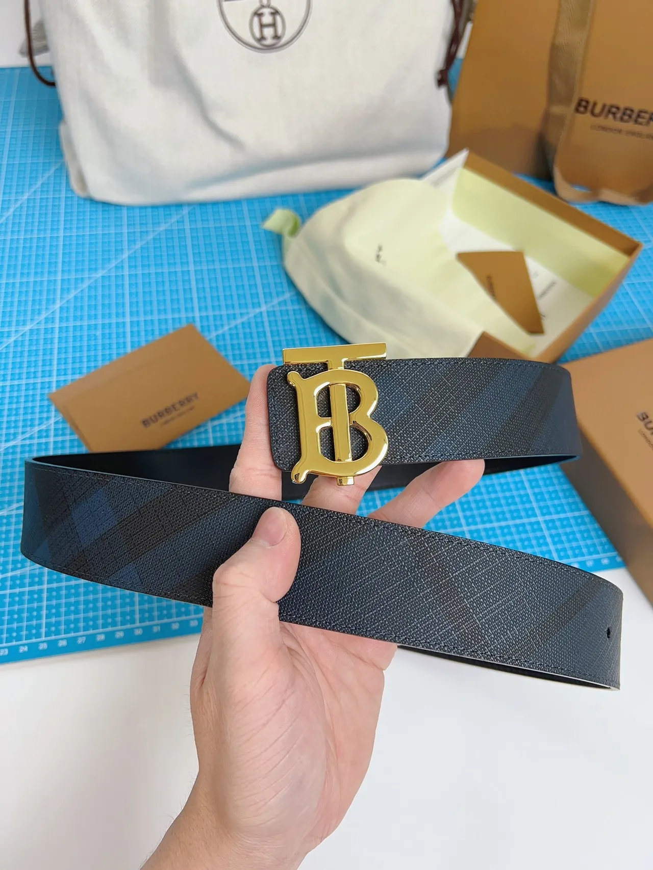 Burberry Knight Gold TB Monogram Navy Cinturón de cuero 5