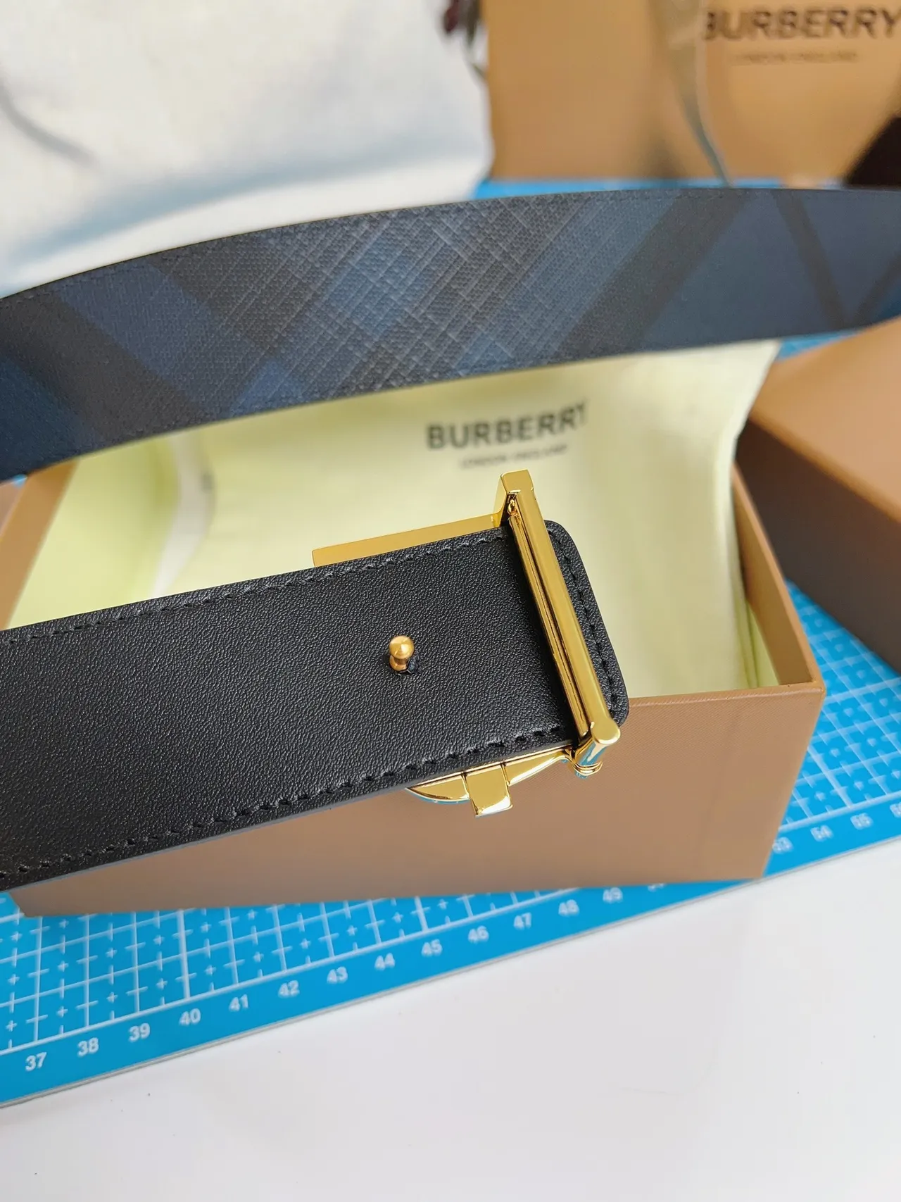 Burberry Knight Gold TB Monogram Navy Cinturón de cuero 8