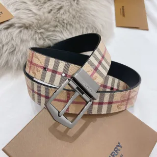 Burberry Knight Haymarket Check Ceinture en cuir beige et noir
