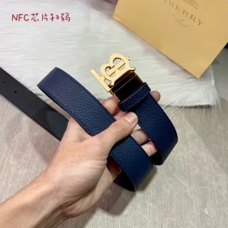 Burberry Knight ceinture en cuir grainé bleu marine