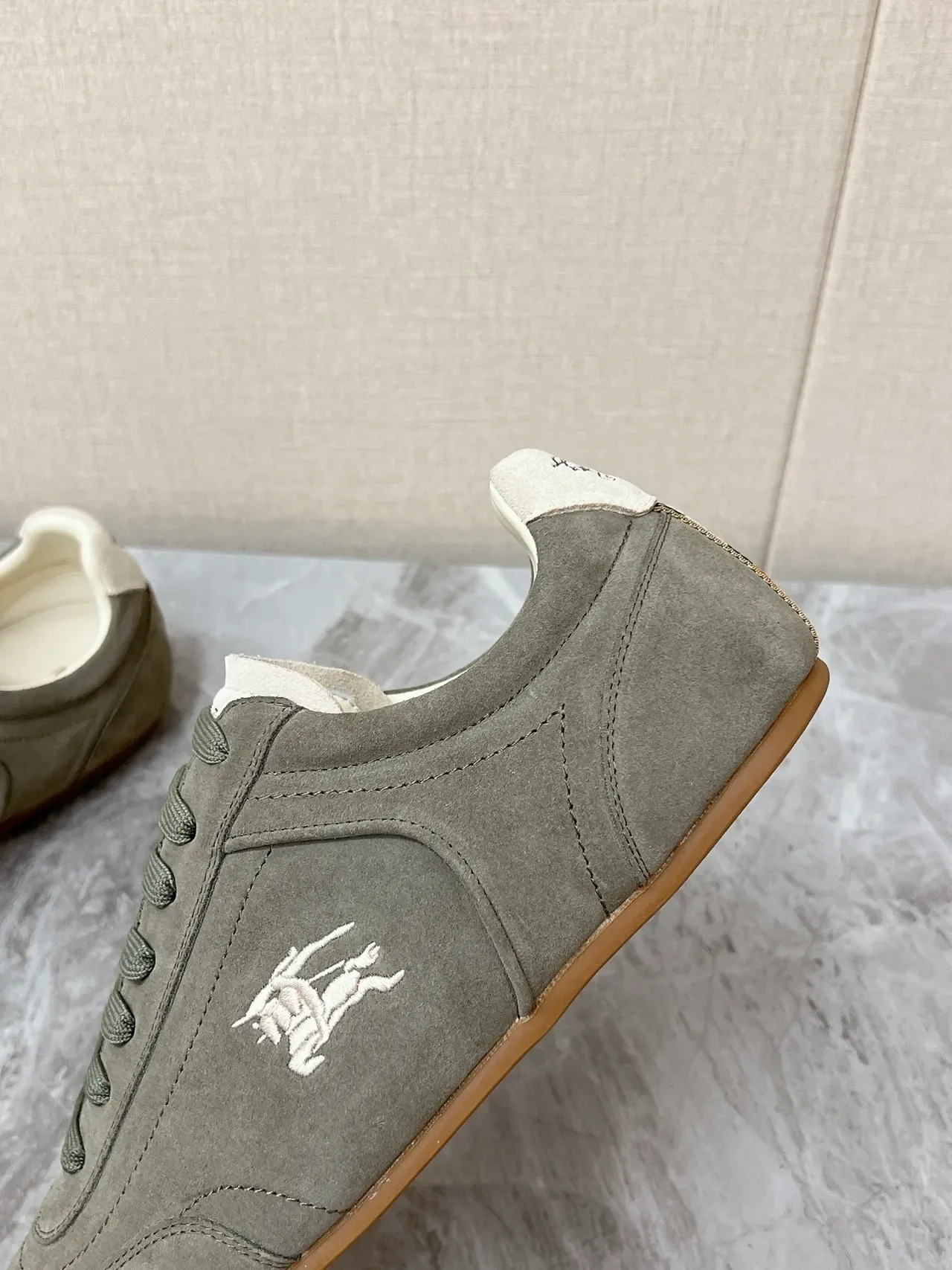 Burberry Knight Sneakers Lifestyle Daim Vert Olive 3
