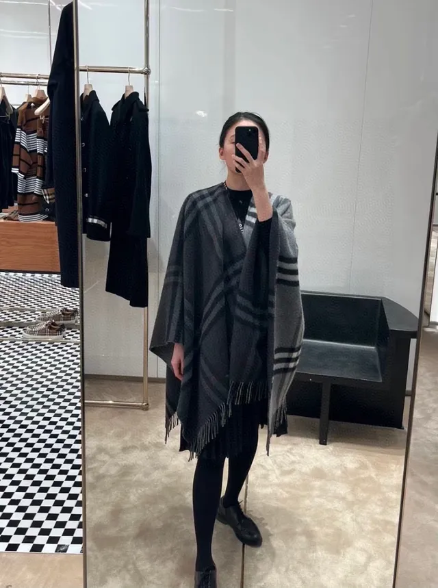 Burberry Logo Check Cachecol de Cashmere Cinza Carvão 3
