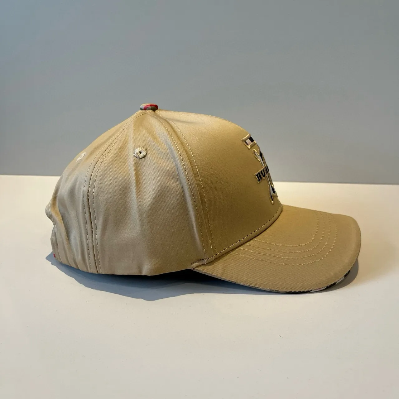 Burberry Monogram 米色刺绣棒球帽 6