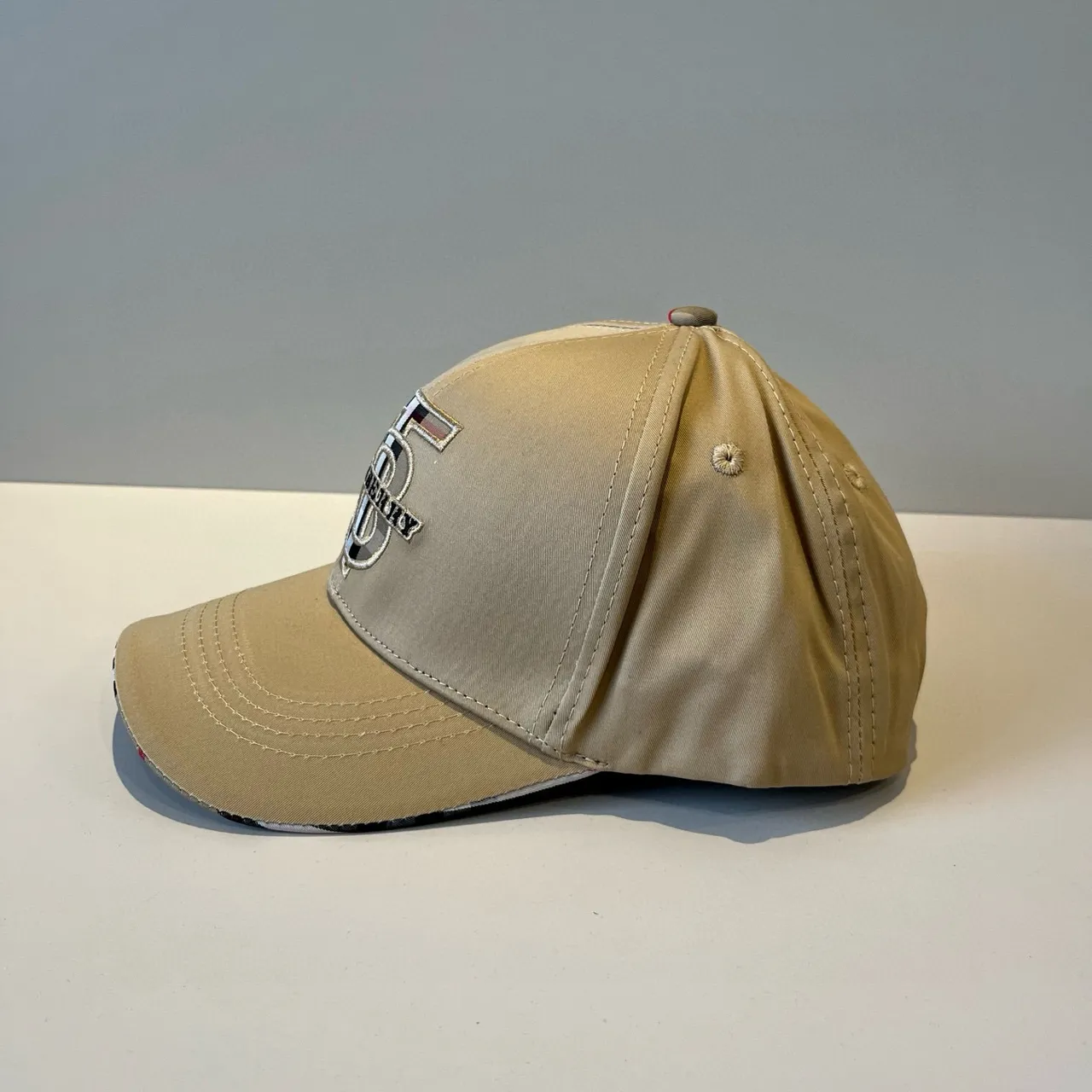 Burberry Monogram 米色刺绣棒球帽 7