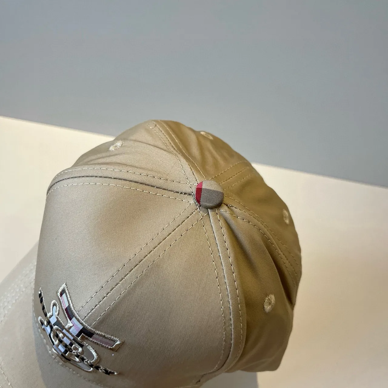 Burberry Monogram 米色刺绣棒球帽 8