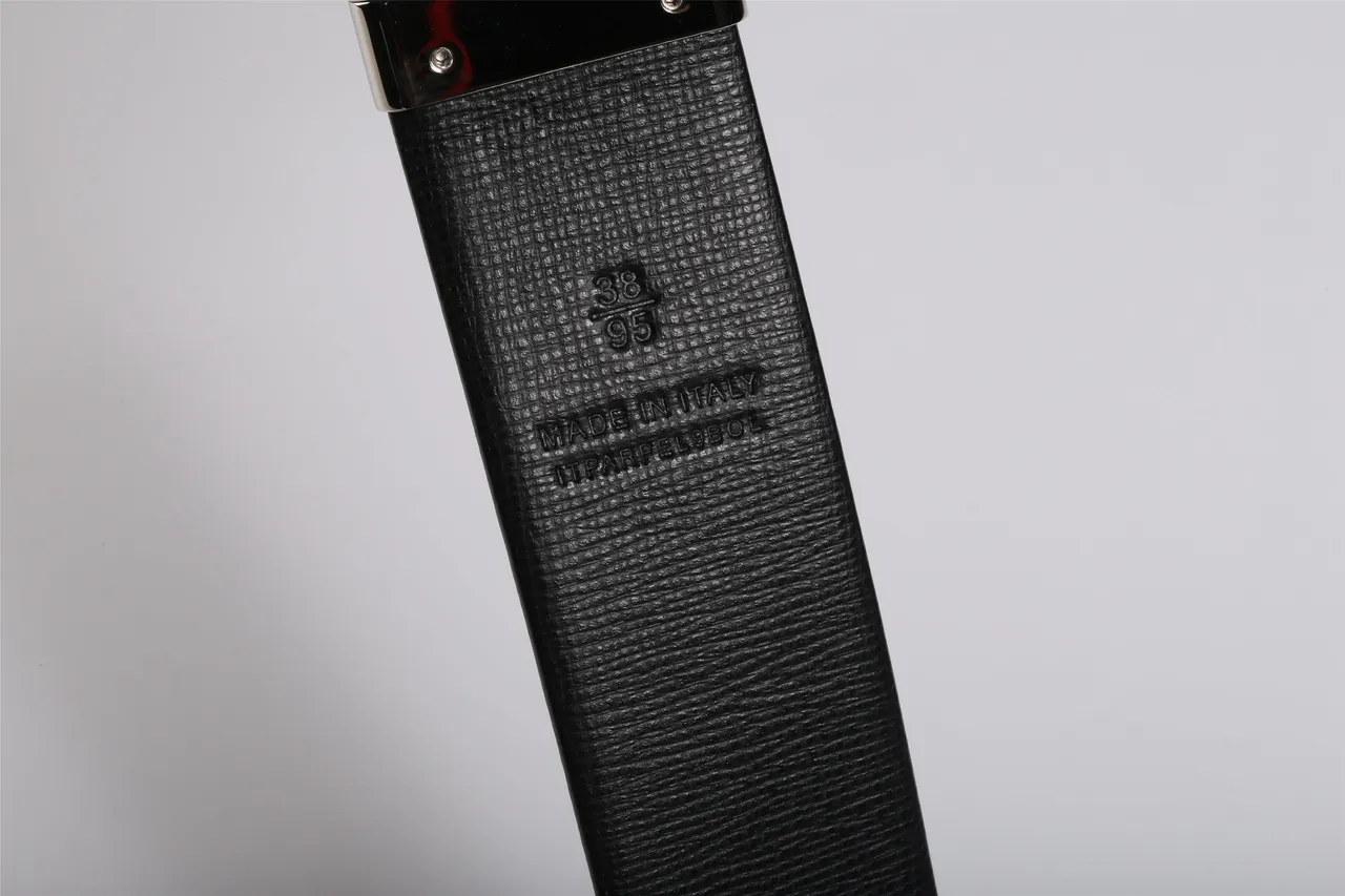 Burberry 海军蓝黑色 可翻转 压纹 Saffiano 皮革腰带 5