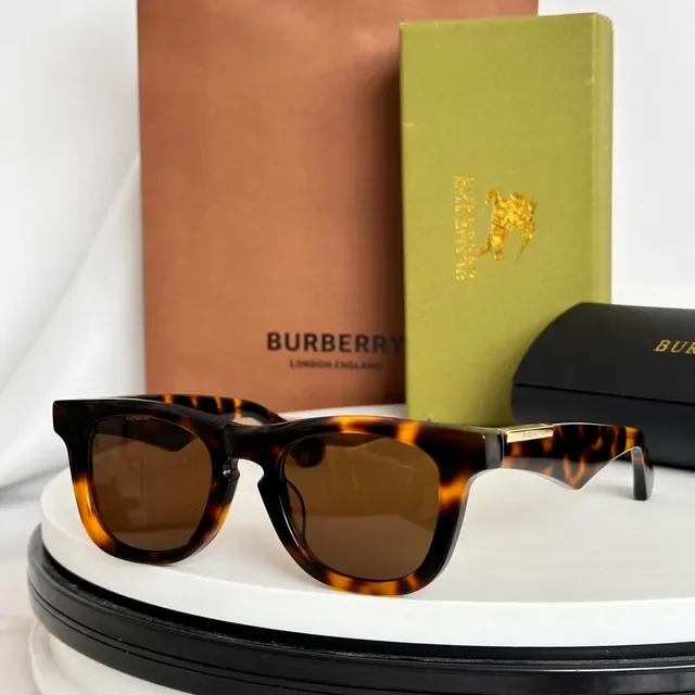 Burberry Rectangular Glossy Black Acetate Sunglasses 9