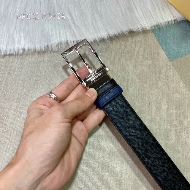 Burberry Reversible Black and Navy Leather Belt 2