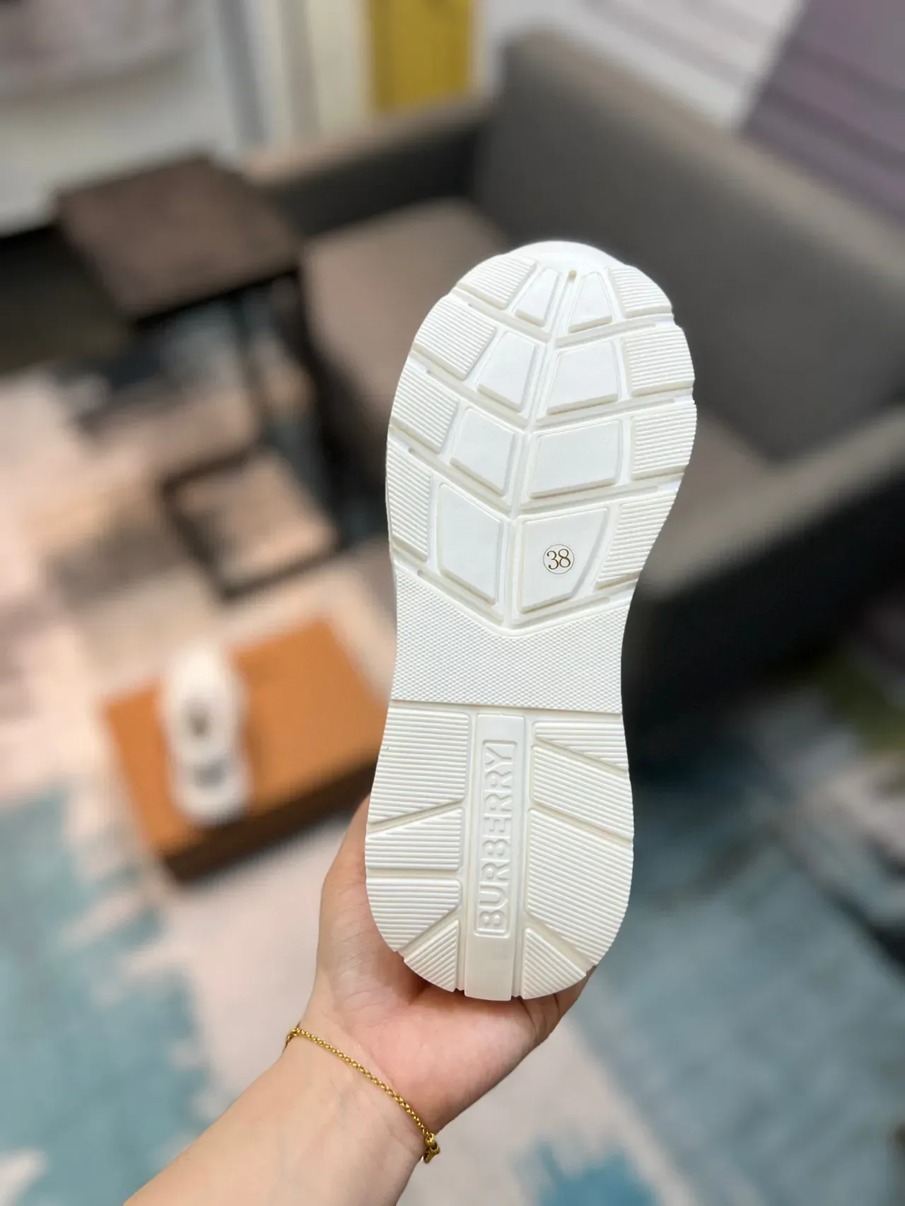 Burberry Runner أبيض أسود مطبوعة مونوغرام إغلاق حزام علوي أحذية رياضية نمط حياة 9