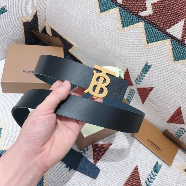 Burberry TB 黑色金色光滑印花扣头皮革腰带 2