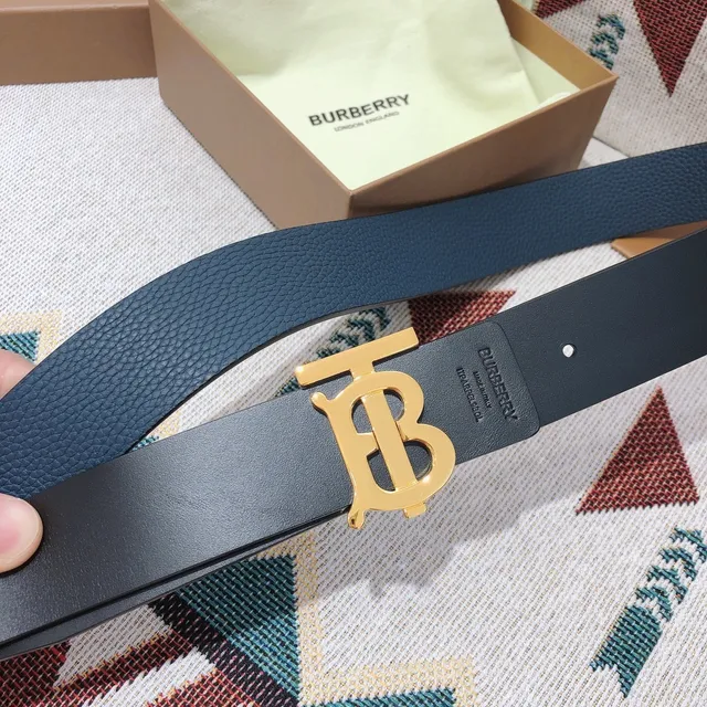 Burberry TB 黑色金色光滑印花扣头皮革腰带 7