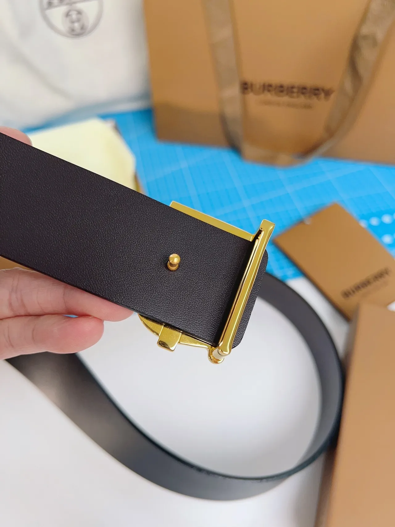 Burberry TB Belt Cinturón de cuero negro hebilla de monograma tono dorado cinturón de cuero 8