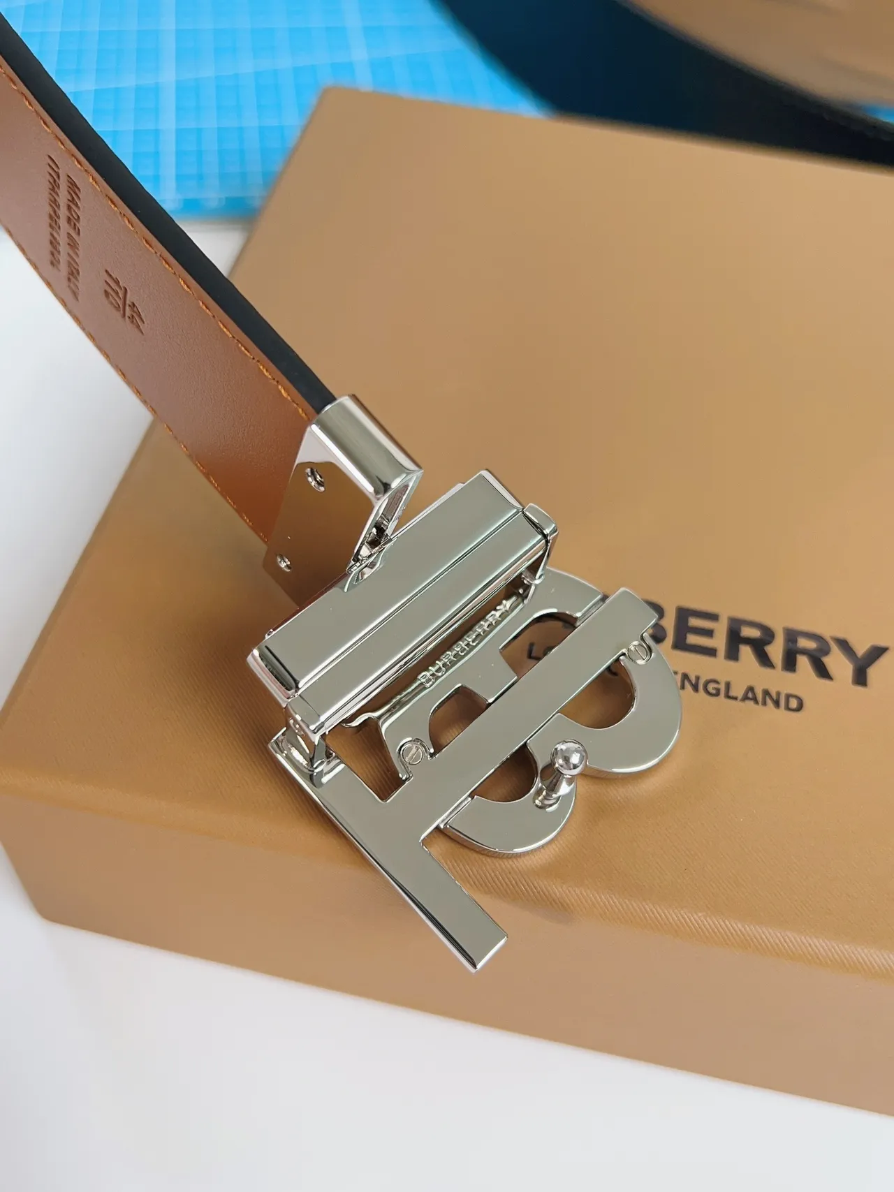 Burberry TB Belt Ceinture en Cuir Noir Pebbled 2