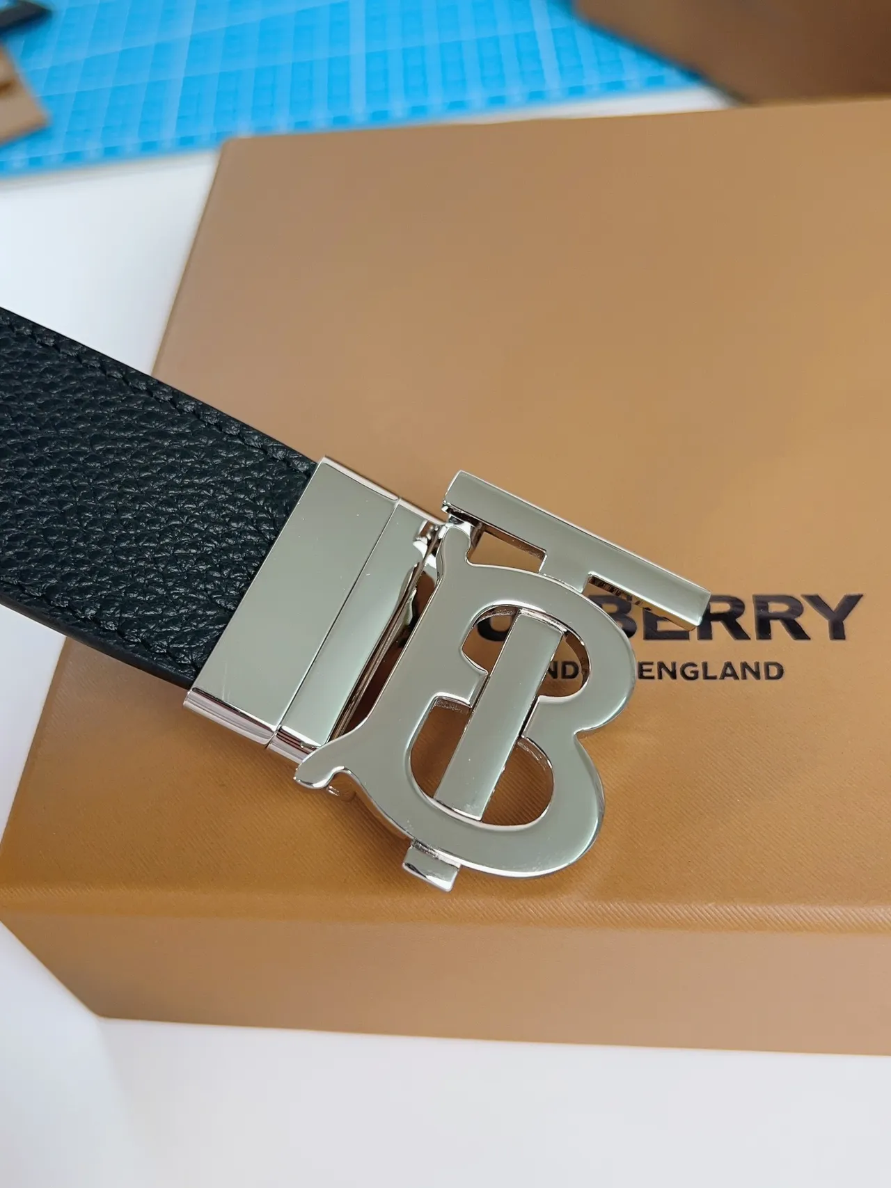 Burberry TB Belt Ceinture en Cuir Noir Pebbled 5