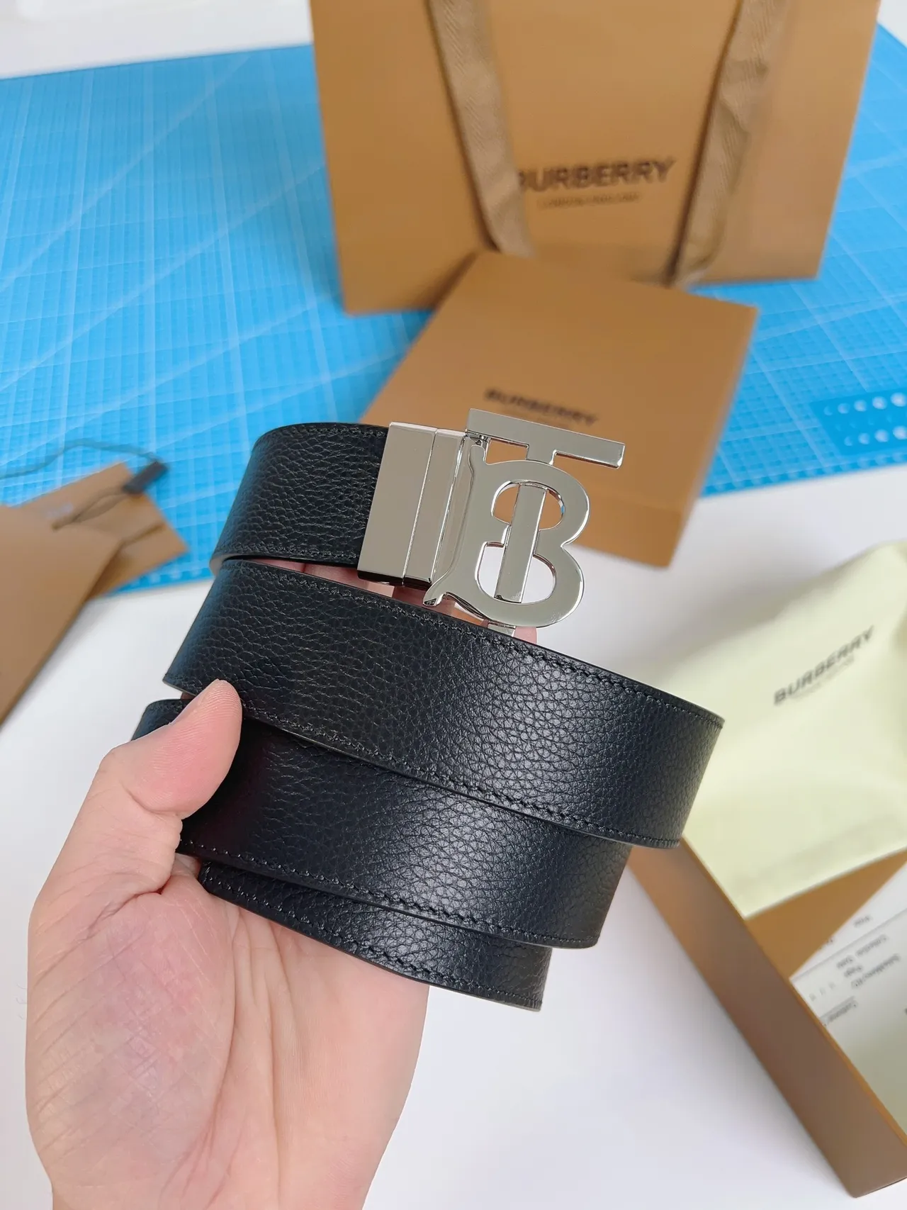 Burberry TB Belt Ceinture en Cuir Noir Pebbled 6