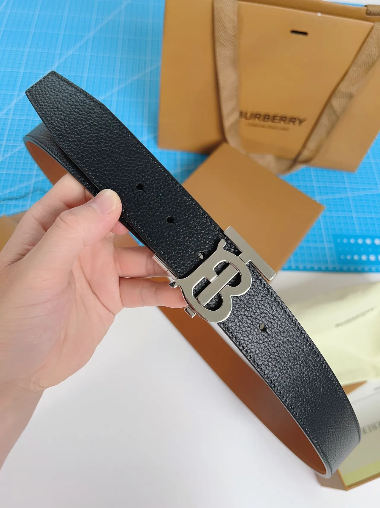 Burberry TB Belt Ceinture en Cuir Noir Pebbled 8
