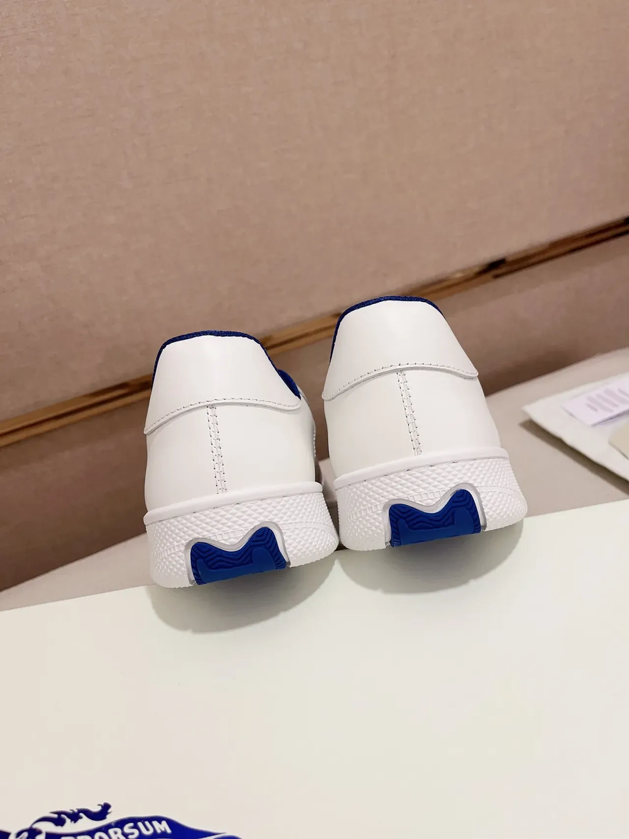 Burberry Branco e Marinho Low-Top Painel Xadrez Sneakers Lifestyle 3