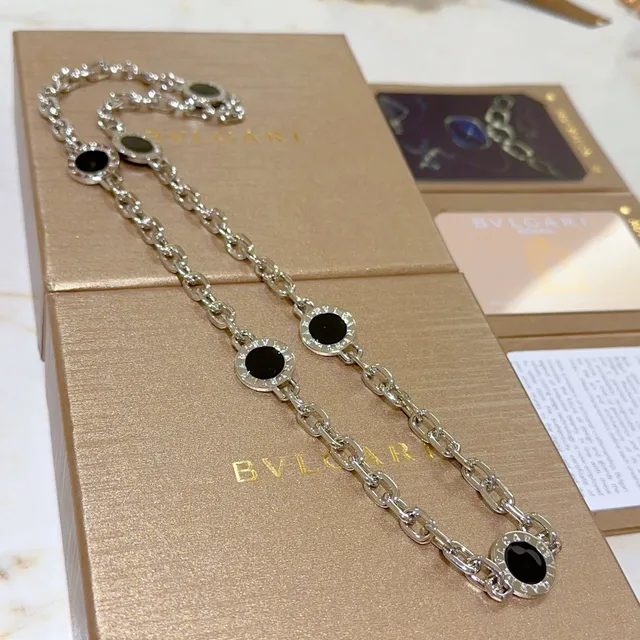 Bvlgari B.zero1 قلادة كابوشون أسود من خمسة أحجار 9