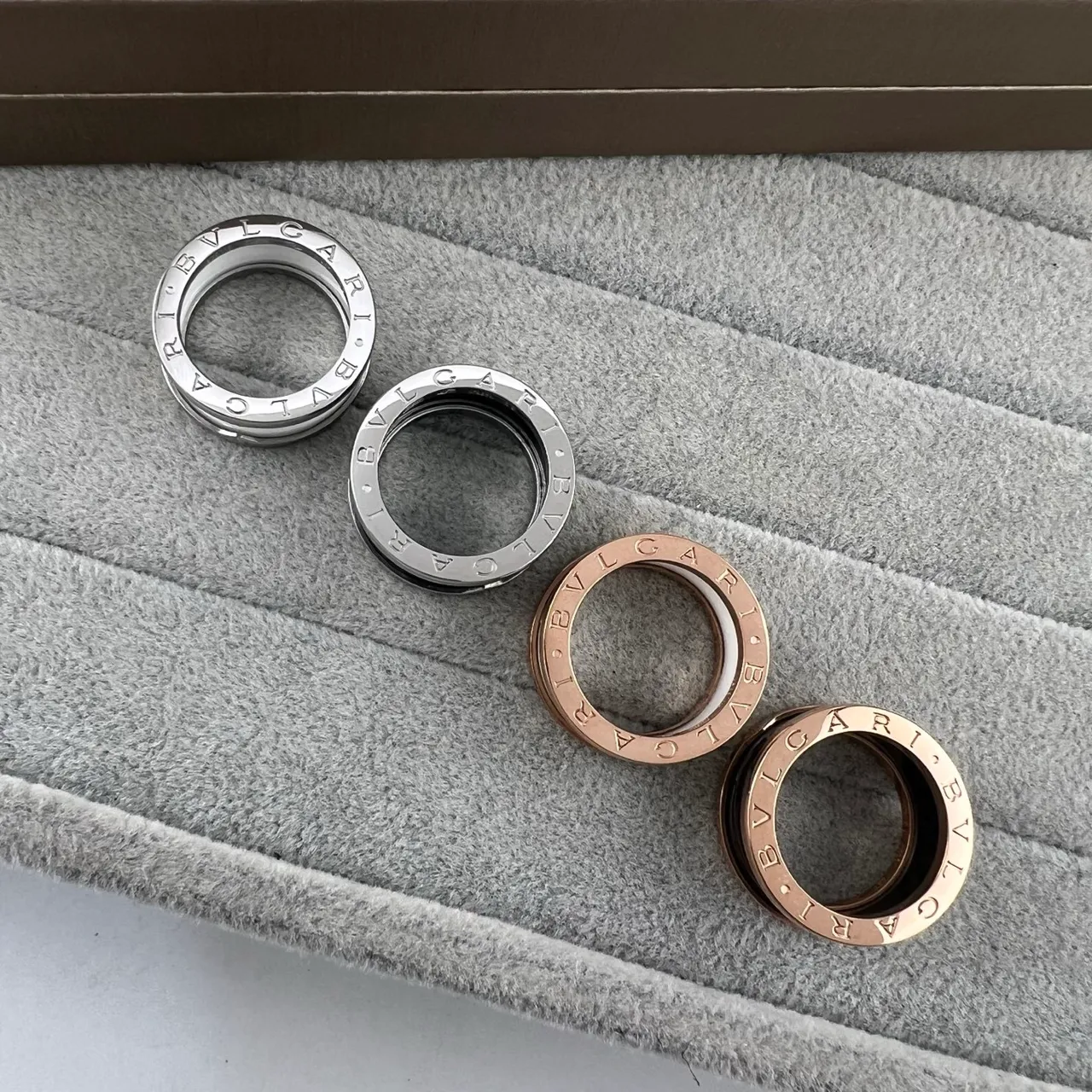 Bvlgari B.zero1 Anéis de cerâmica e metal de múltiplas bandas 5