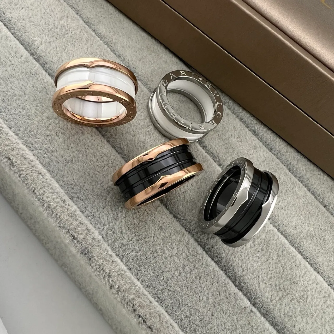 Bvlgari B.zero1 Anéis de cerâmica e metal de múltiplas bandas 6
