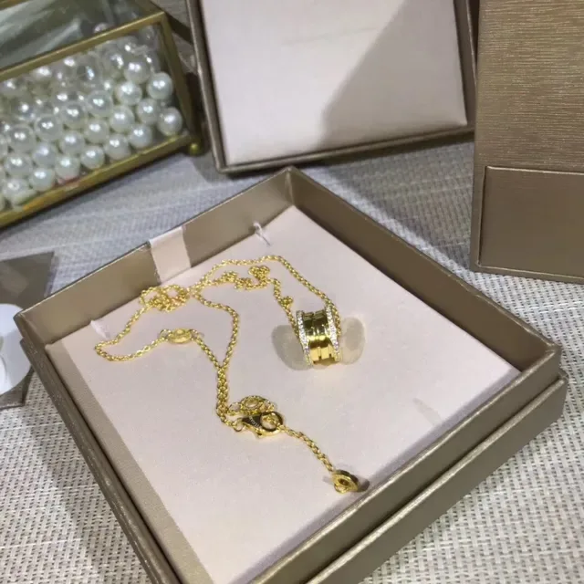 Bvlgari B.zero1 多环钻石吊坠项链 2