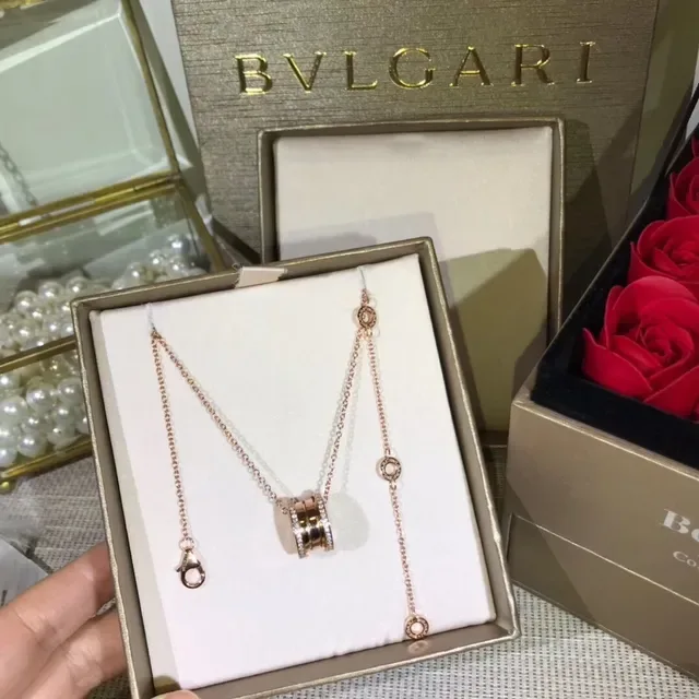 Bvlgari B.zero1 多环钻石吊坠项链 4