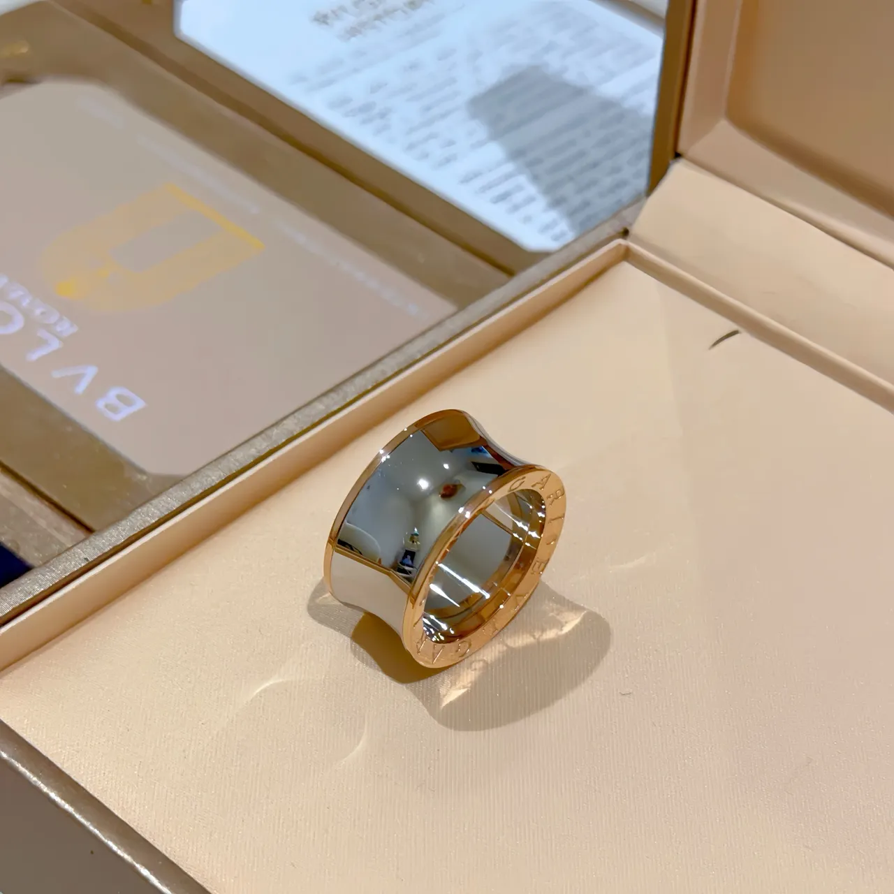Bvlgari B.zero1 双色玫瑰金和白色金属戒指 4