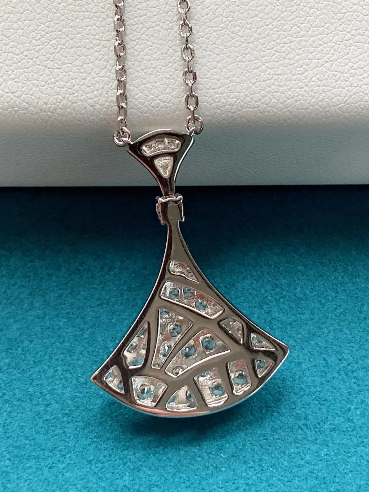 Bvlgari Diva's Dream 扇形 Pavé 钻石项链 3