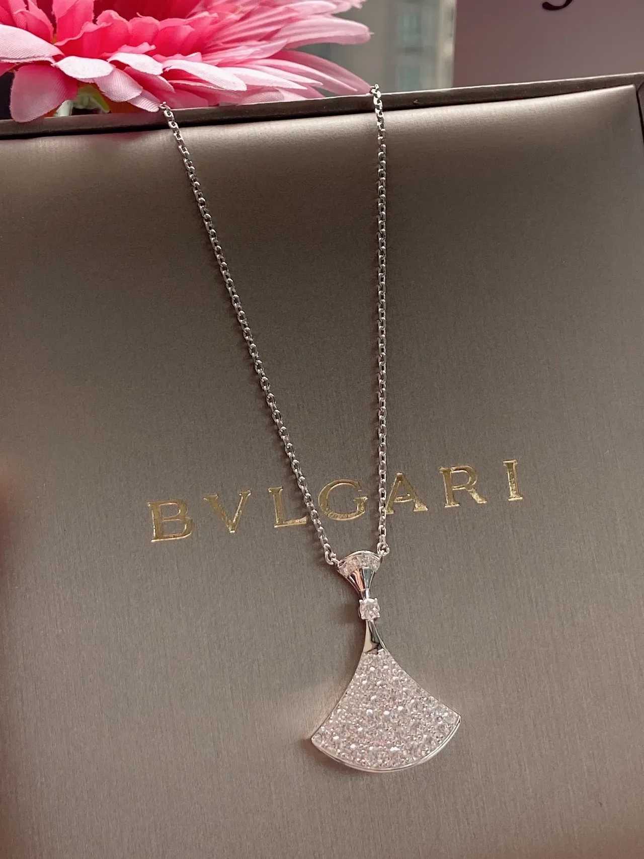 Bvlgari Diva's Dream 扇形 Pavé 钻石项链 6