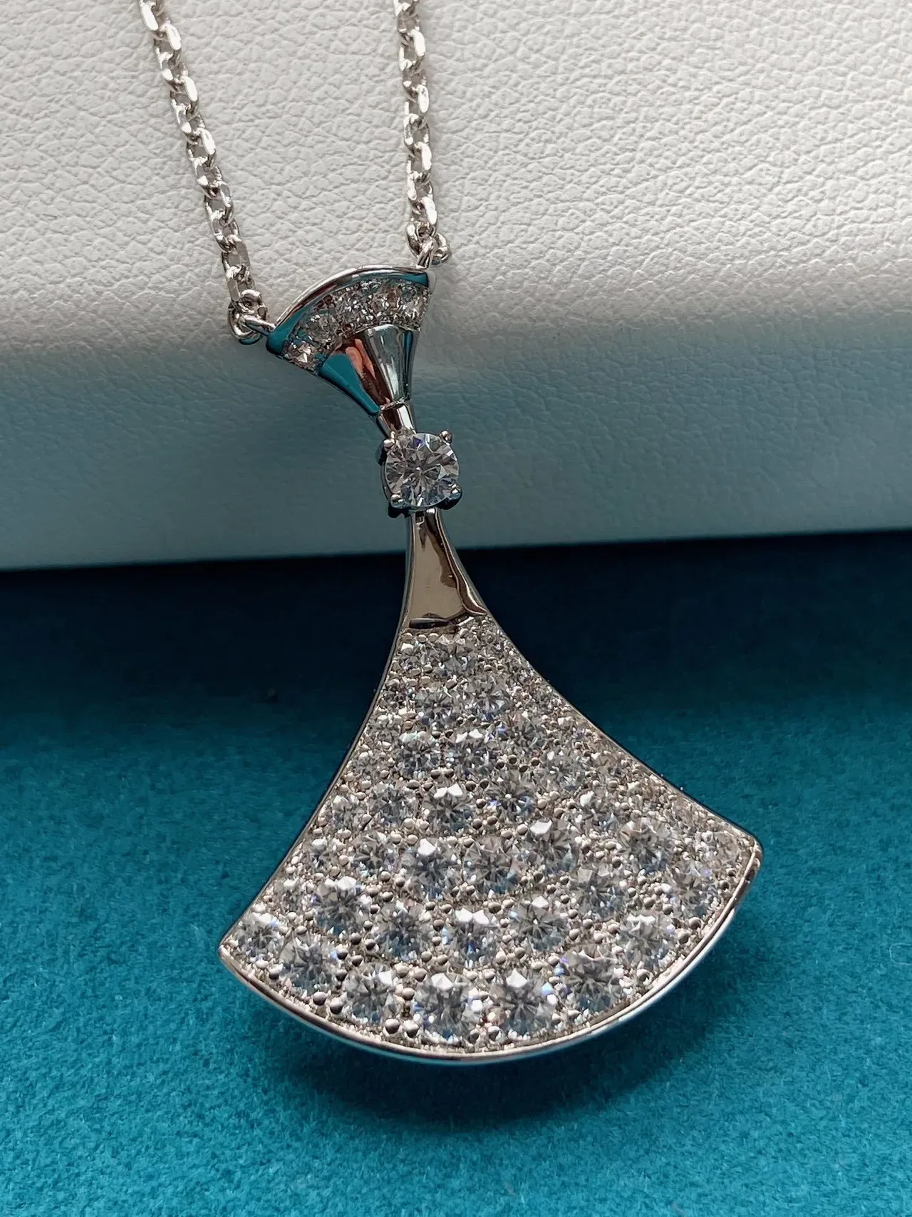 Bvlgari Diva's Dream 扇形 Pavé 钻石项链 7