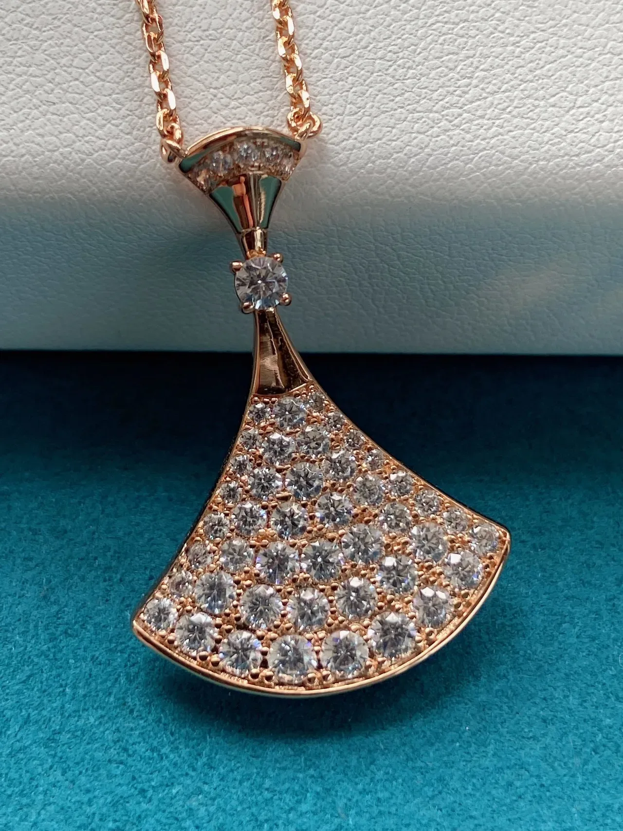 Bvlgari Diva's Dream 扇形 Pavé 钻石项链 8