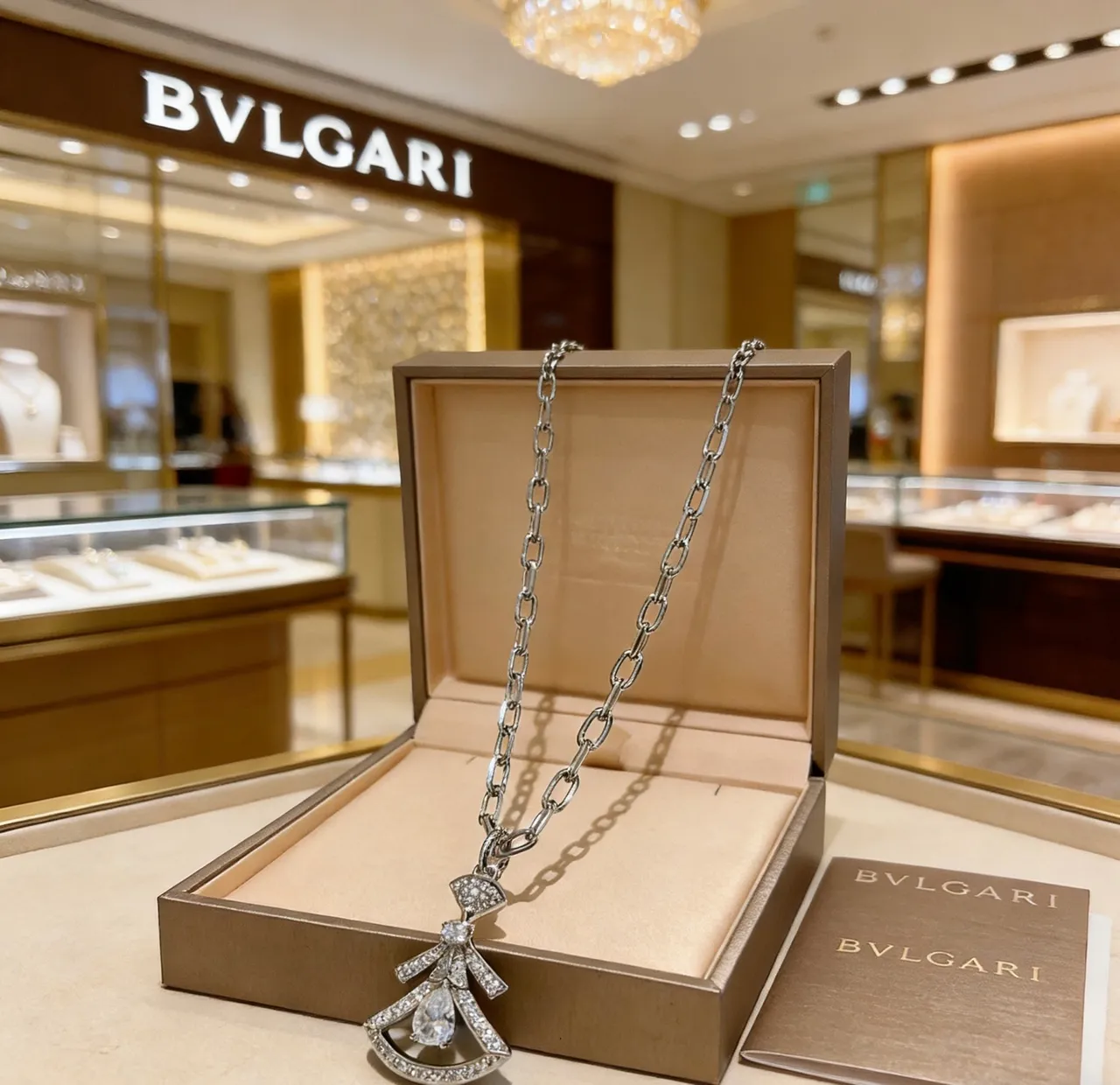Bvlgari Divas’ Dream Lazo Motivo Colgante de Diamantes 4