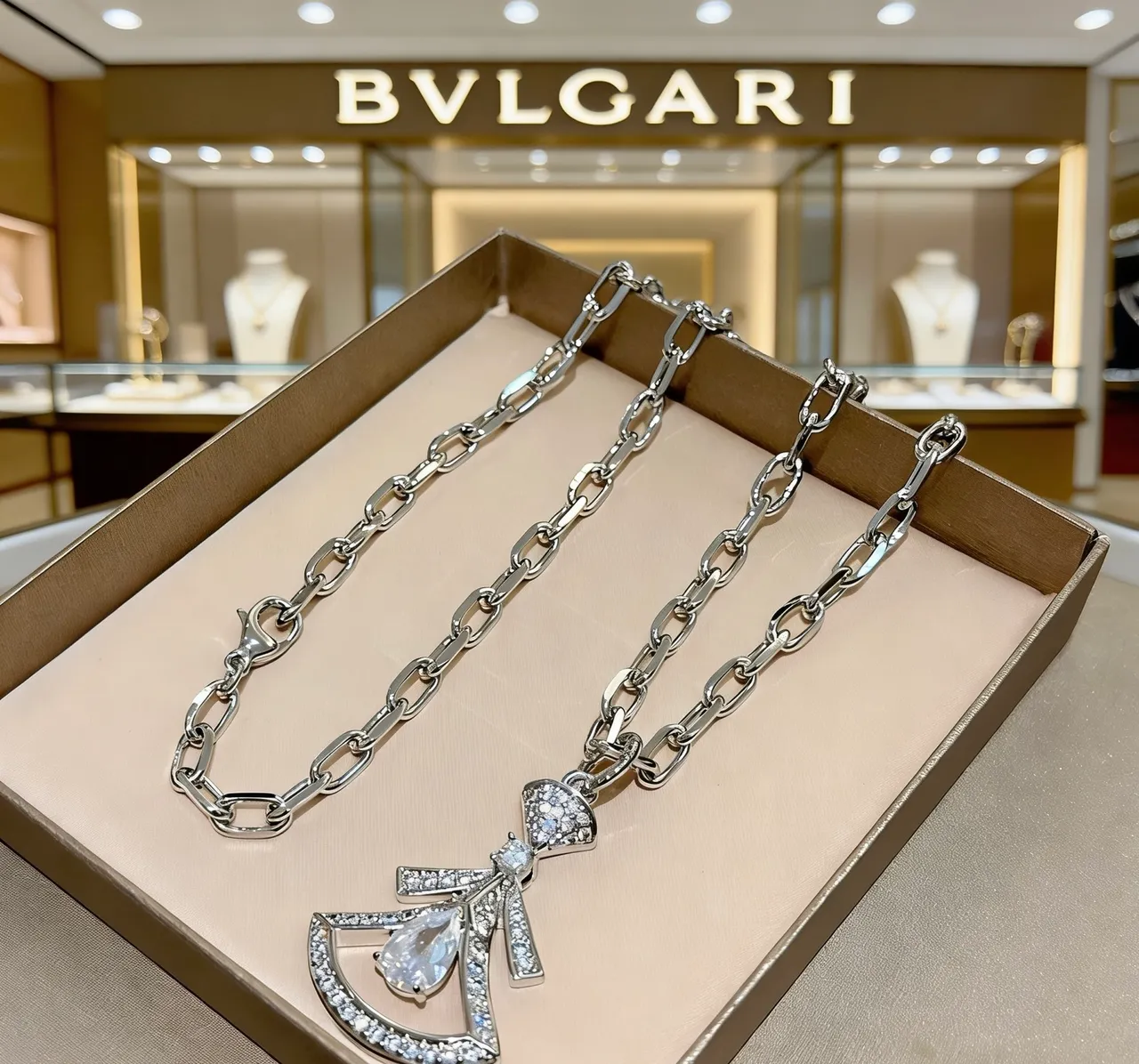 Bvlgari Divas’ Dream Lazo Motivo Colgante de Diamantes 9