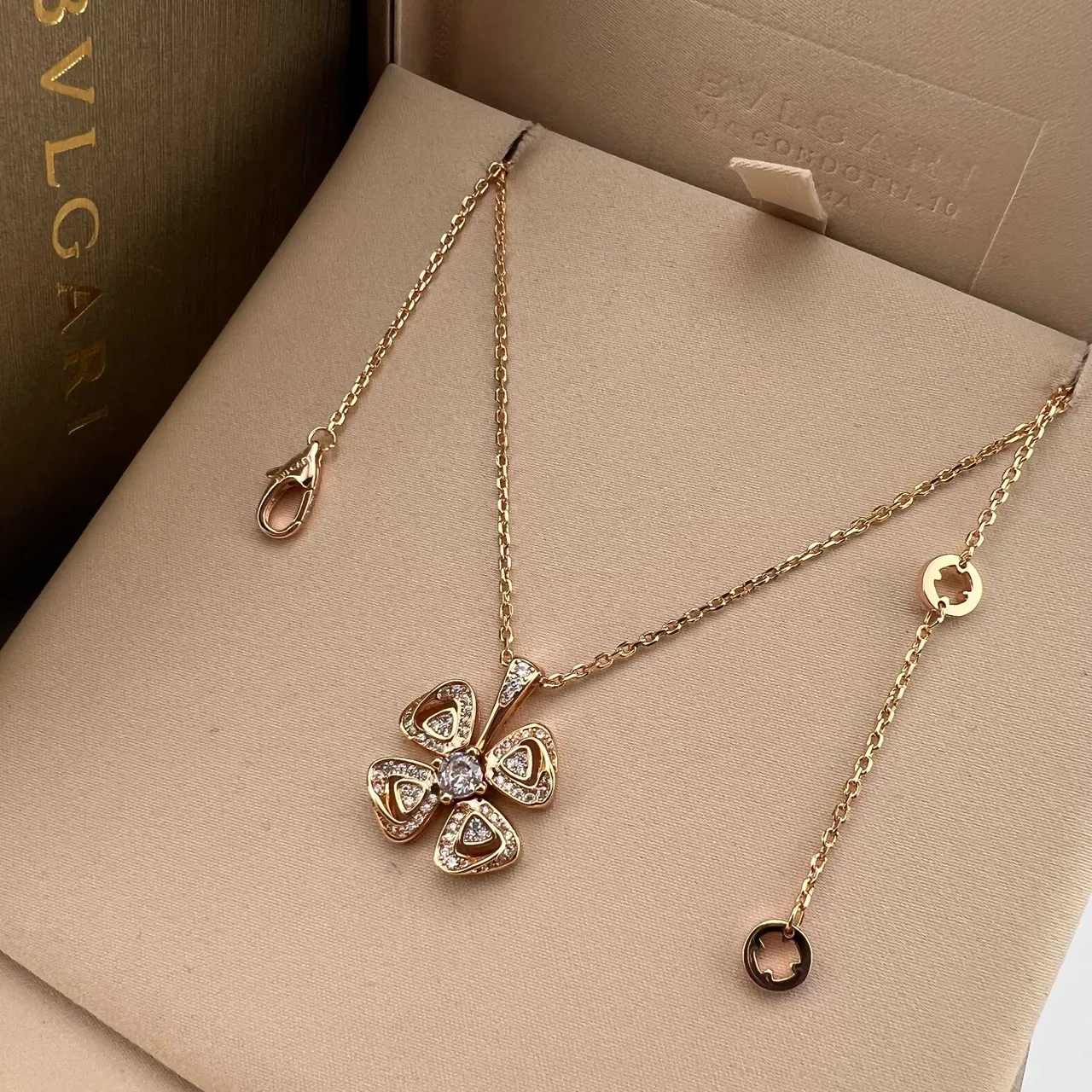 Bvlgari Fiorever 黄金银色 四叶草吊坠 帕维镶嵌宝石 项链 4