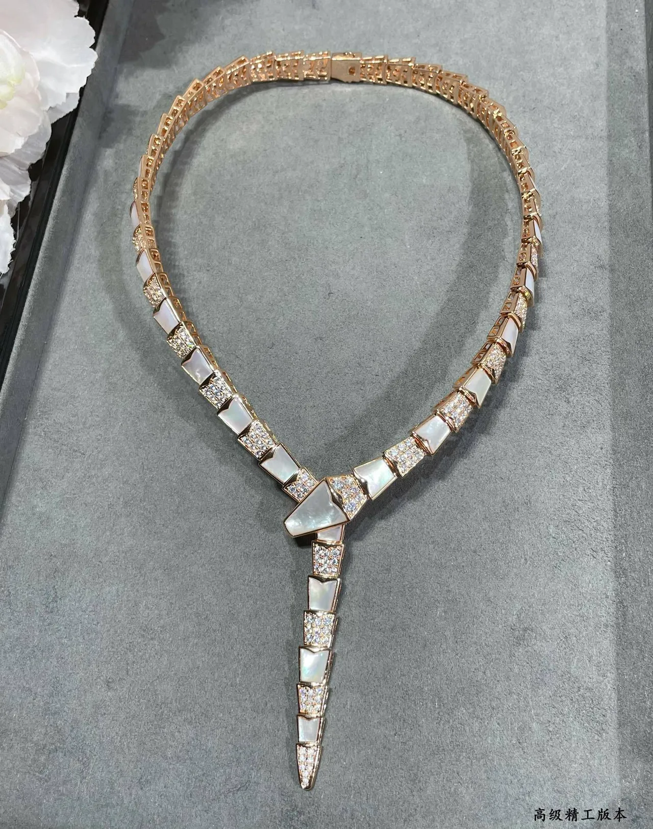 Bvlgari ذهبي أبيض روابط مفصلة مقسمة لؤلؤ أم نقش قلادة 4