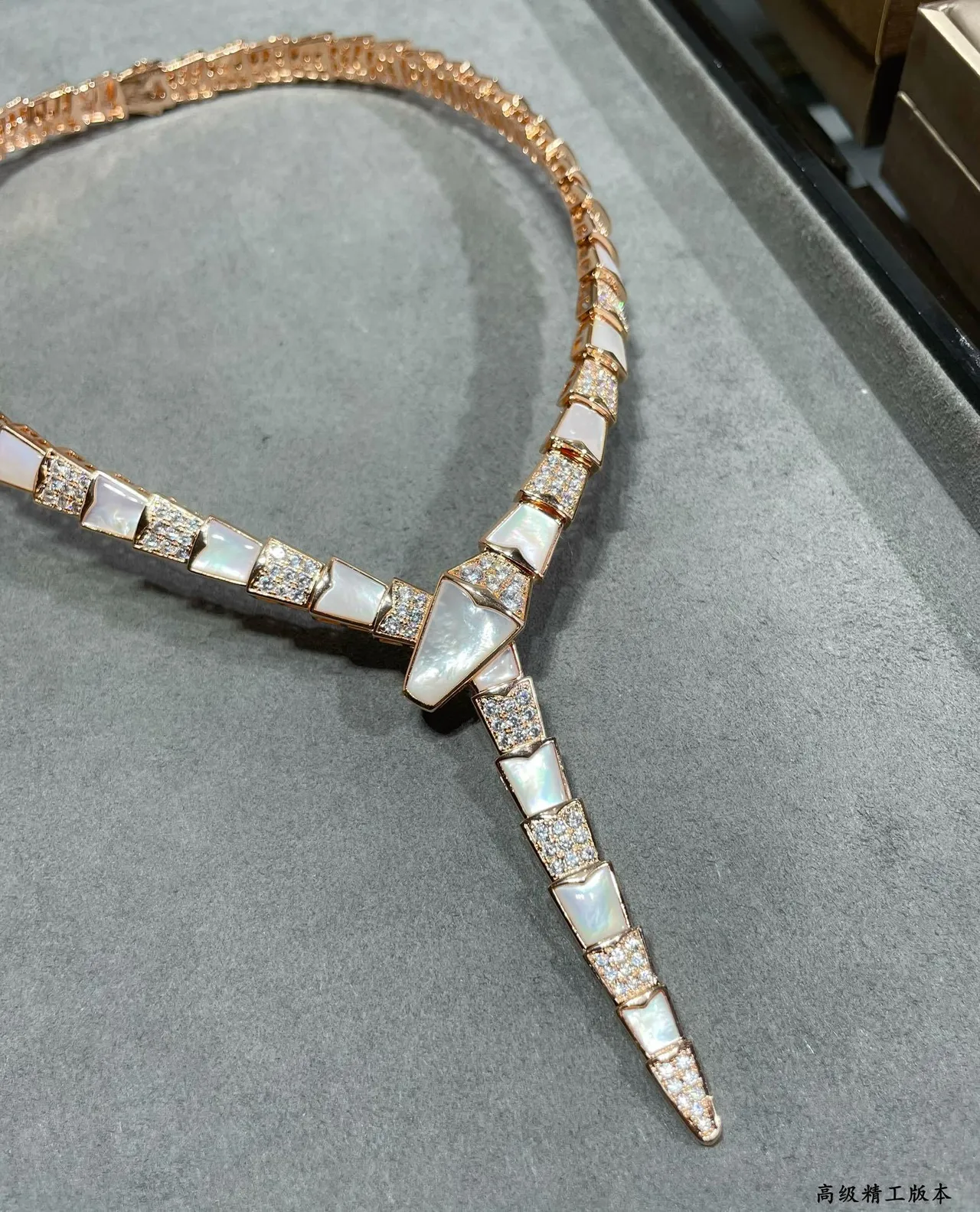 Bvlgari ذهبي أبيض روابط مفصلة مقسمة لؤلؤ أم نقش قلادة 5