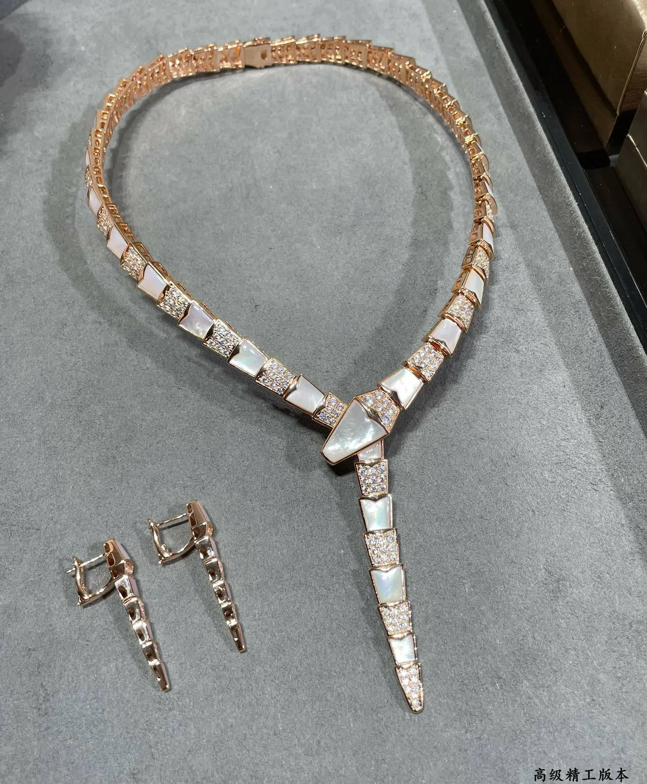Bvlgari ذهبي أبيض روابط مفصلة مقسمة لؤلؤ أم نقش قلادة 6