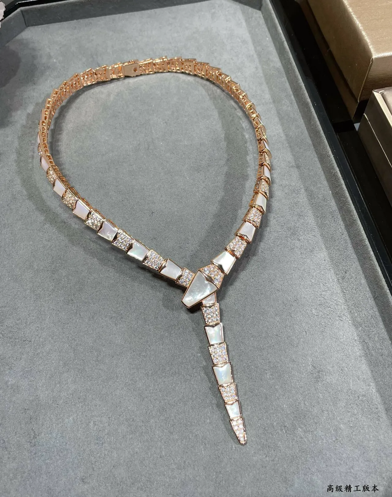 Bvlgari ذهبي أبيض روابط مفصلة مقسمة لؤلؤ أم نقش قلادة 7