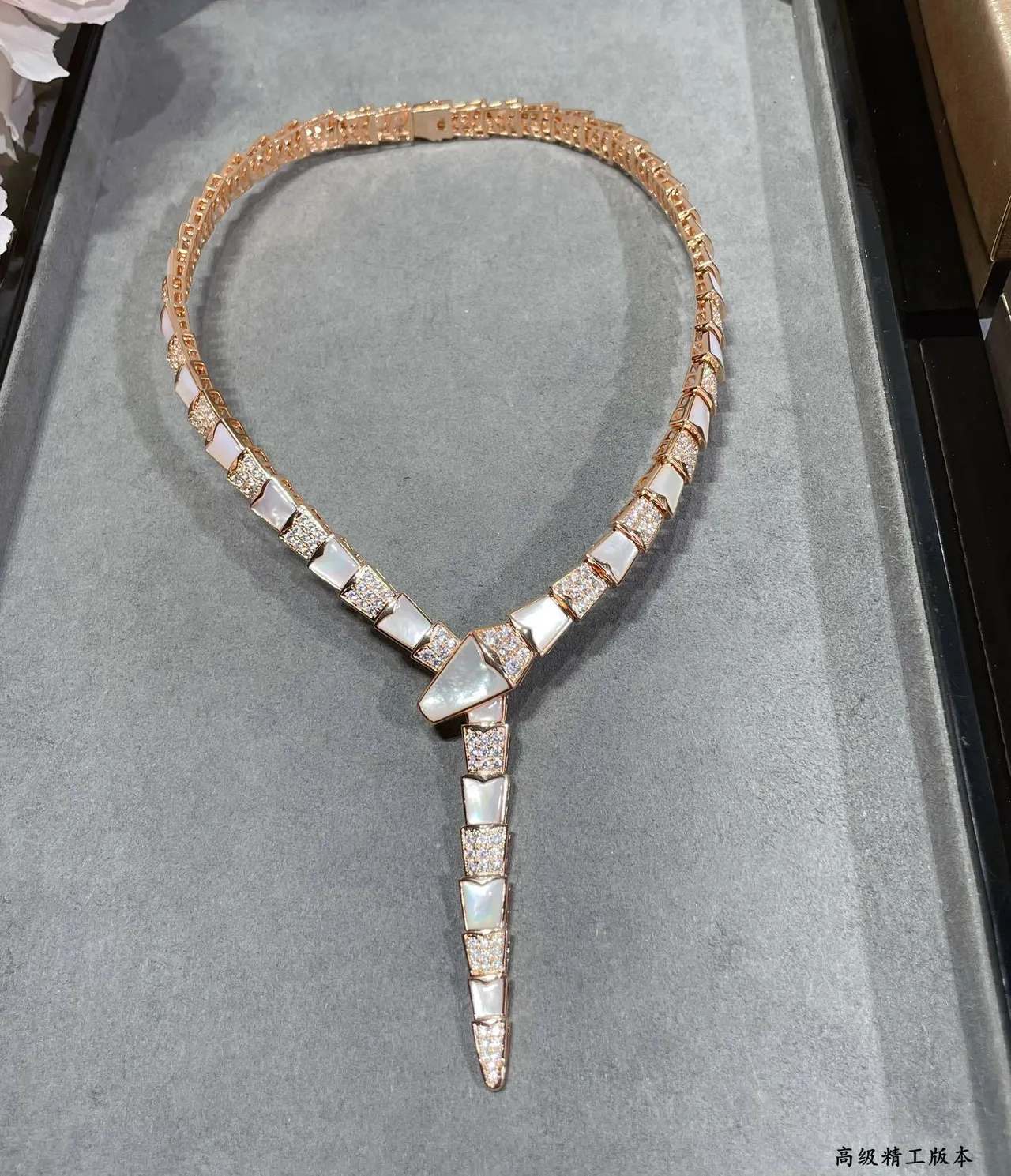 Bvlgari ذهبي أبيض روابط مفصلة مقسمة لؤلؤ أم نقش قلادة 8