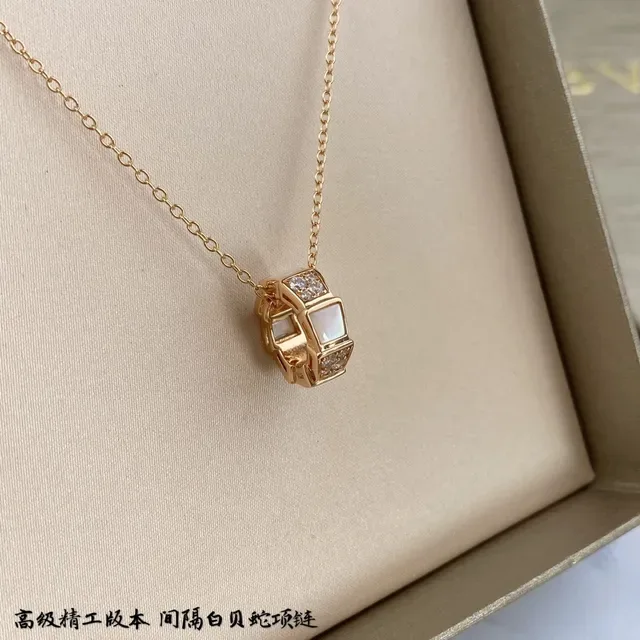 Bvlgari سلسلة ذهبية وبيضاء مستطيلة من اللؤلؤ الأم قلادة 3