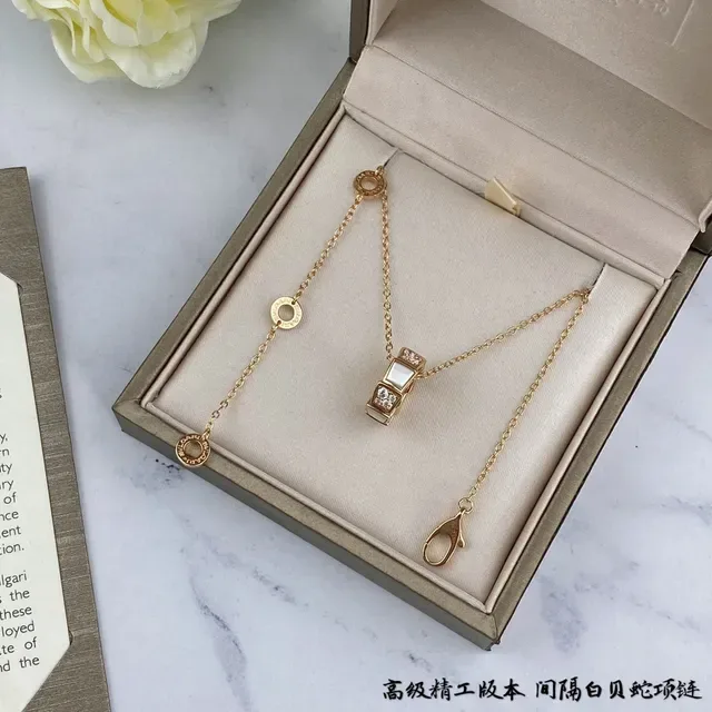 Bvlgari سلسلة ذهبية وبيضاء مستطيلة من اللؤلؤ الأم قلادة 4