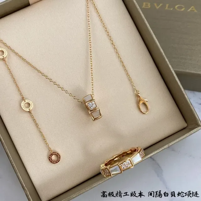 Bvlgari سلسلة ذهبية وبيضاء مستطيلة من اللؤلؤ الأم قلادة 8
