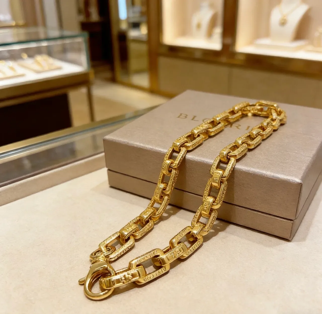 Bvlgari Iconic Link सोने के रंग का उकेरा हुआ चेन ब्रेसलेट 6