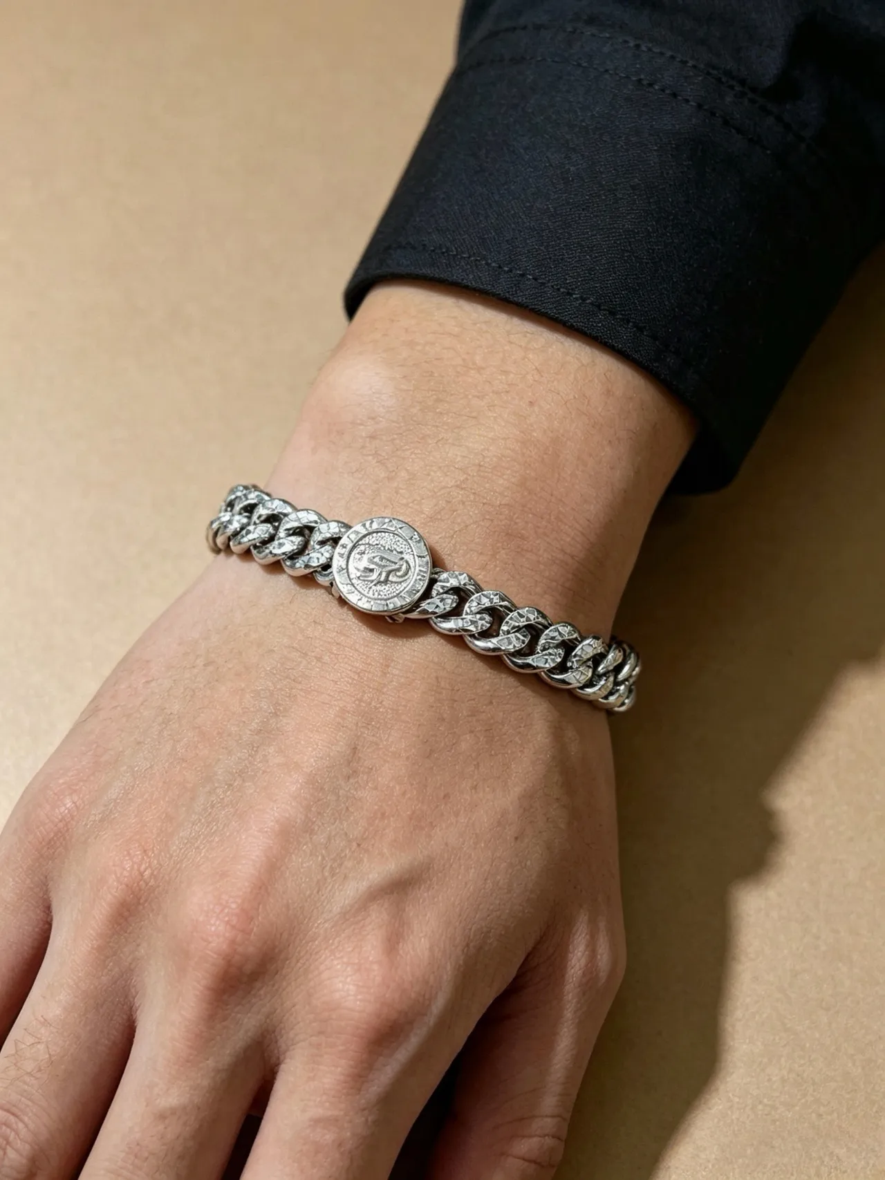 Bvlgari Iconica রুপো মোটা Curb-Link Faceted Diamond-Cut Finish ব্রেসলেট 8