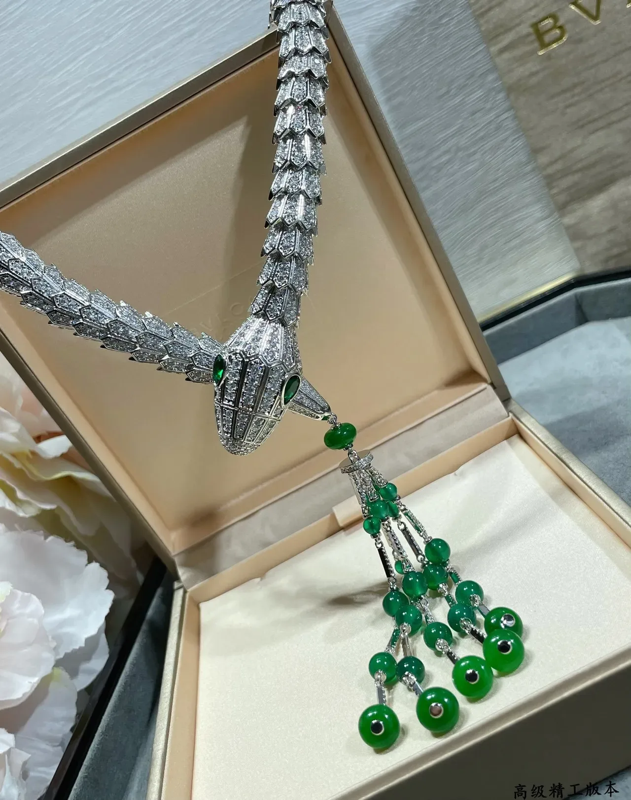 Bvlgari Serpenti Haute Joaillerie Diamants et Émeraudes Collier Tassel 4